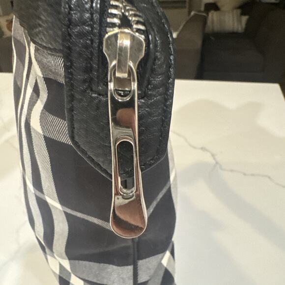 Burberry Stowell Large Black White Plaid Tote With Fuchsia Interior - Picture 6 of 14